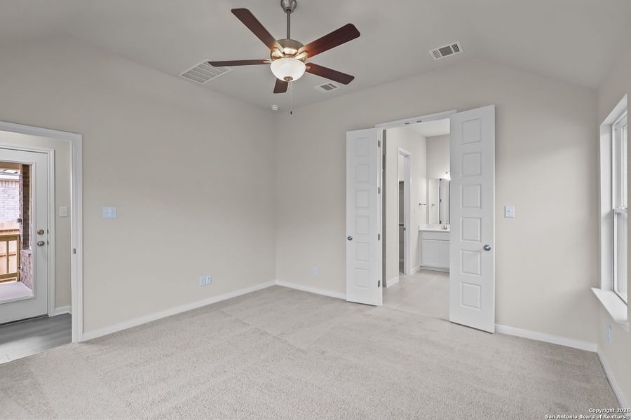 Spacious, unfurnished interior of a new home in Veramendi, New Braunfels (Image 23).