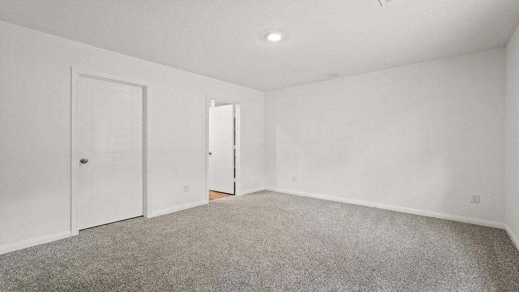 Spacious, unfurnished interior of a new home in McCrorey Trails, Conroe (Image 15).