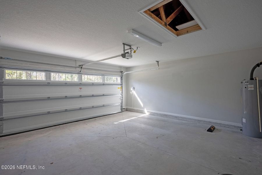 Spacious, unfurnished interior of a new home in , Jacksonville (Image 23).
