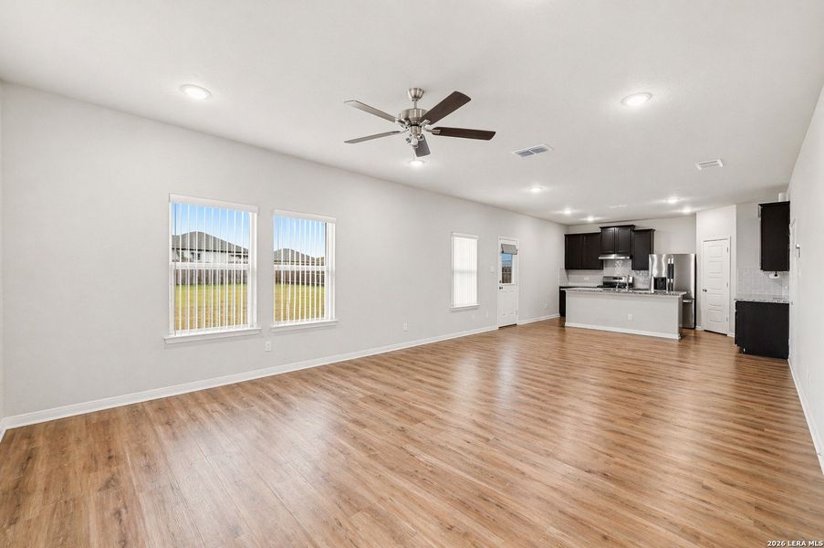 Spacious, unfurnished interior of a new home in Winding Brook, San Antonio (Image 25).