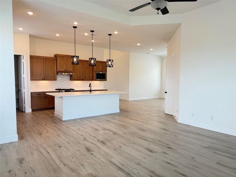 Spacious, unfurnished interior of a new home in Wood Leaf Reserve, Tomball (Image 17).