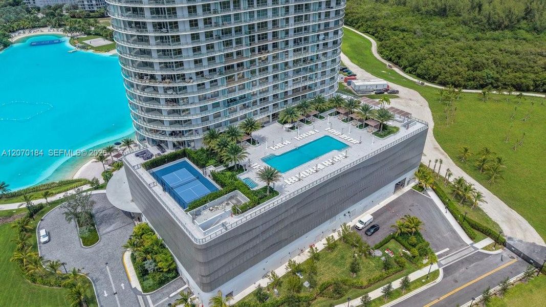 Condo located in Miami, FL showcasing its design and architecture (Image 28).