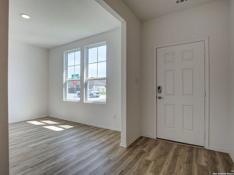 Spacious, unfurnished interior of a new home in Hannah Heights, Seguin (Image 13).