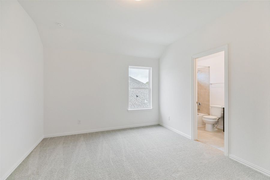 Spacious, unfurnished interior of a new home in Ellis Cove, Seabrook (Image 37).