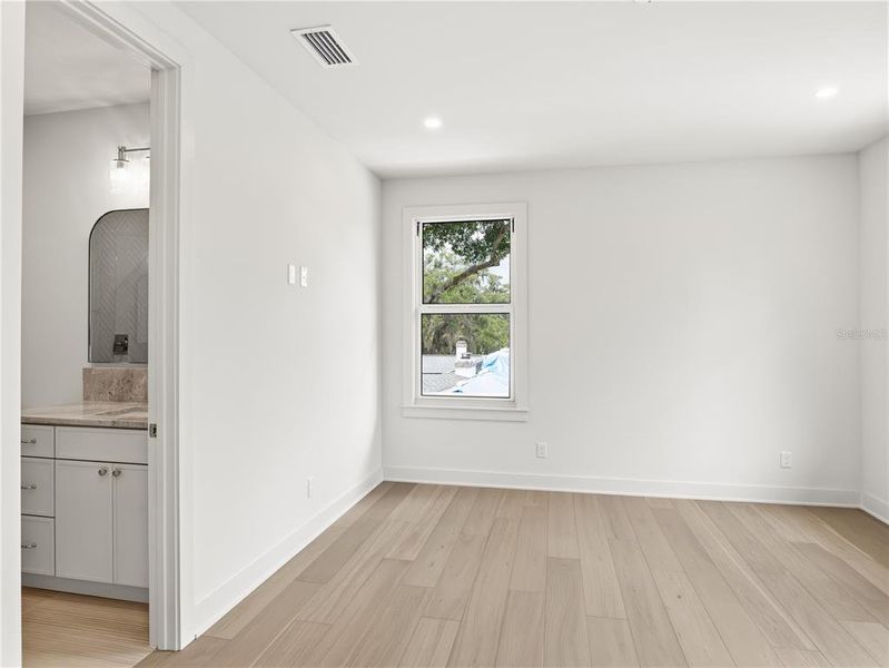 Spacious, unfurnished interior of a new home in , Winter Park (Image 22).