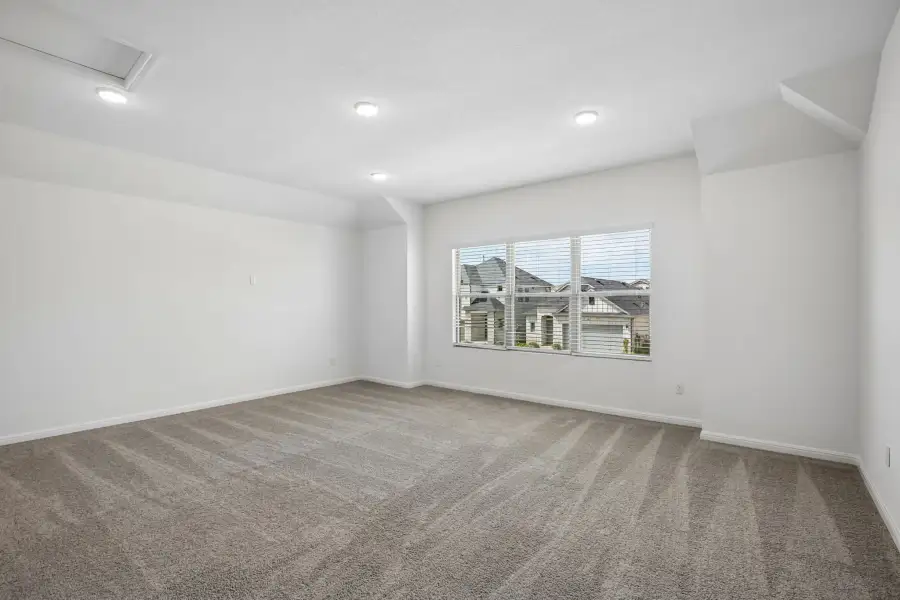 Spacious, unfurnished interior of a new home in Trinity Ranch, Elgin (Image 30).