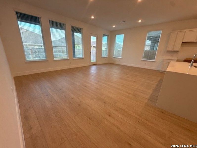 Spacious, unfurnished interior of a new home in Navarro Ranch, Seguin (Image 5).