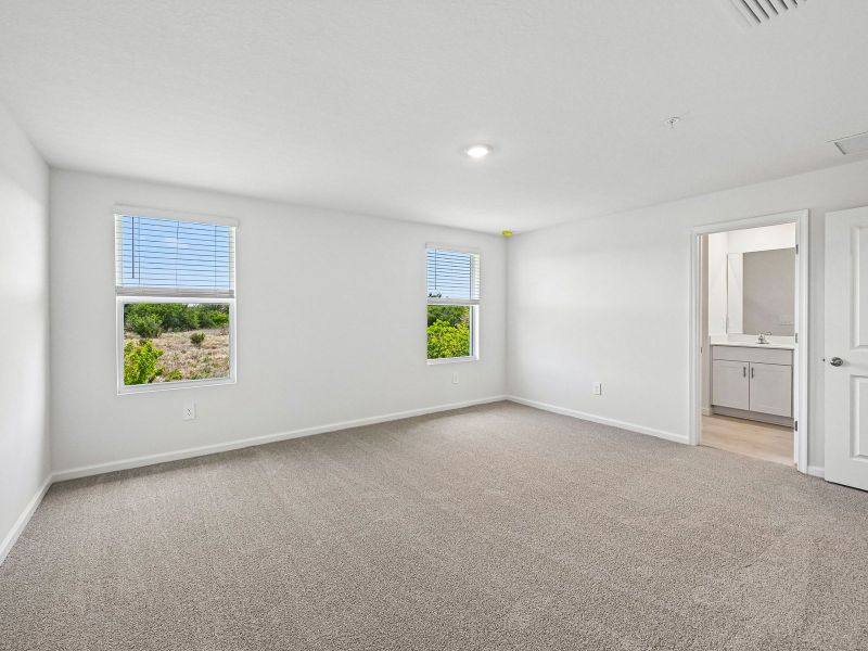 Spacious, unfurnished interior of a new home in Tidewater, Fort Pierce (Image 16).