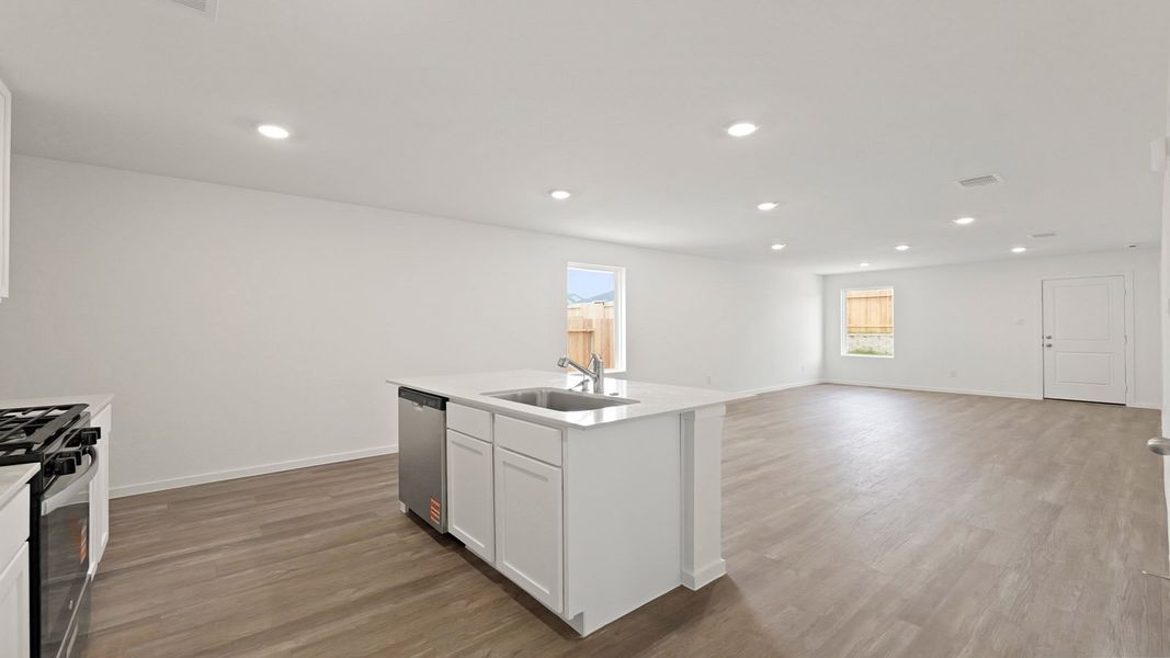 Representative furnished interior of a home built from the Plan by D.R. Horton in Lexington Heights, Willis (Image 9).