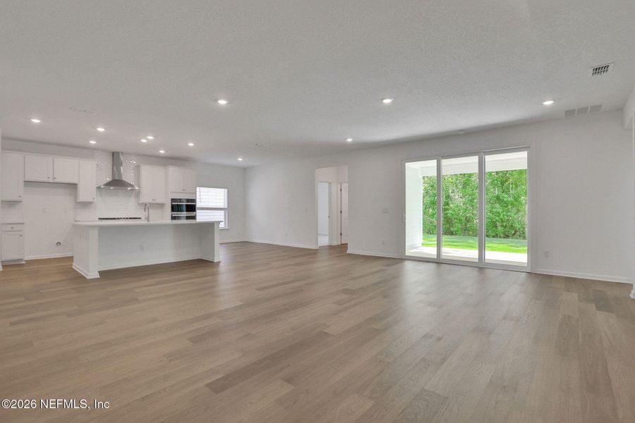 Spacious, unfurnished interior of a new home in Jennings Farm, Middleburg (Image 39).