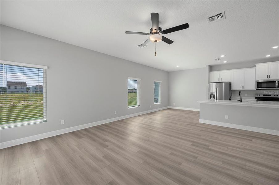 Spacious, unfurnished interior of a new home in Gum Lake Preserve, Lake Alfred (Image 11).