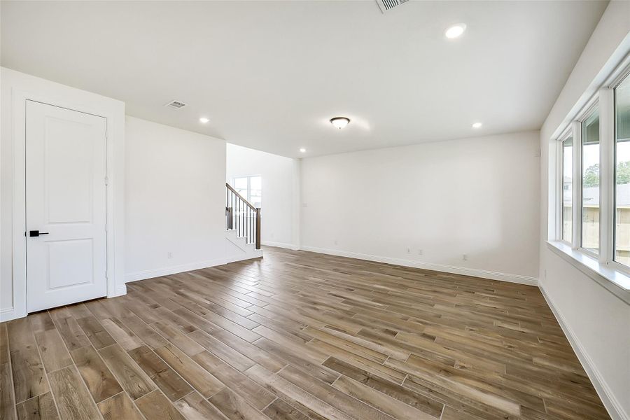 Spacious, unfurnished interior of a new home in Sienna 40', Missouri City (Image 22). Spacious, unfurnished interior of a new home in Sienna 40', Missouri City (Image 22).