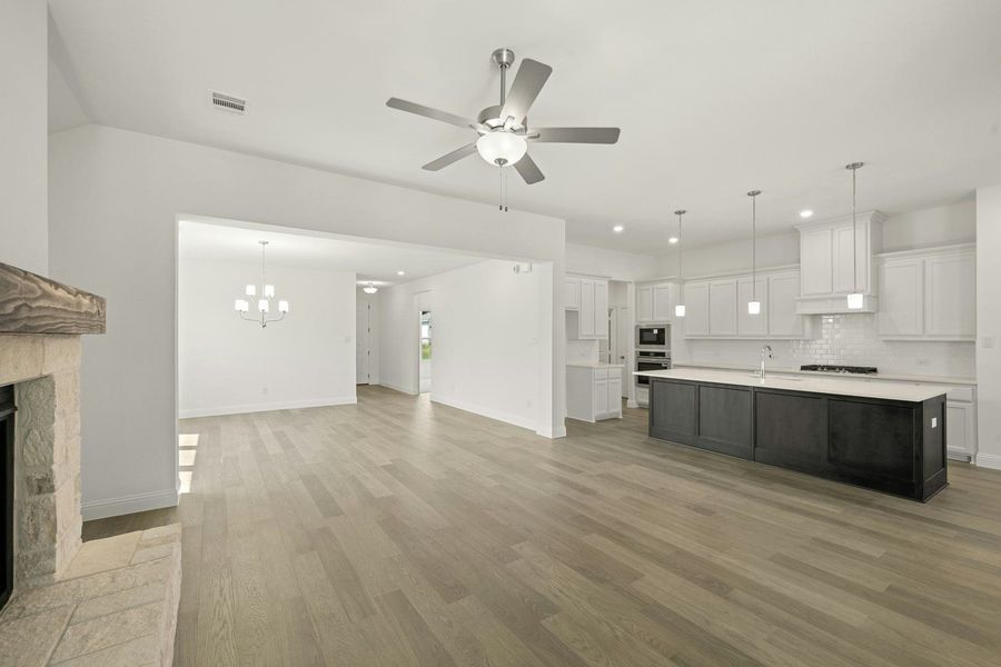 Spacious, unfurnished interior of a new home in Stone Eagle, Azle (Image 23).