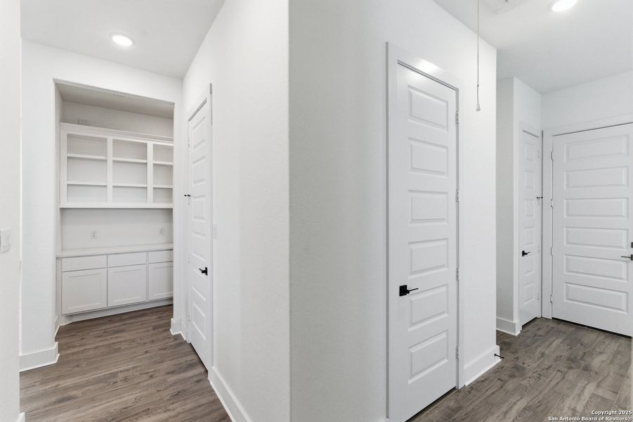 Spacious, unfurnished interior of a new home in Sienna Lakes, San Antonio (Image 20).