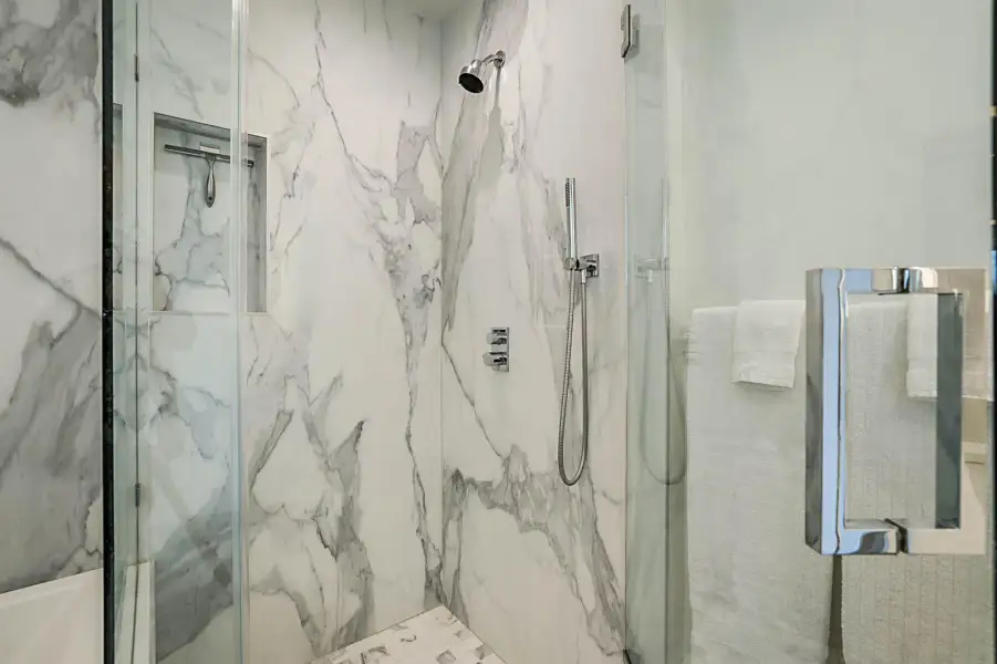 LARGE SHOWER LARGE SHOWER