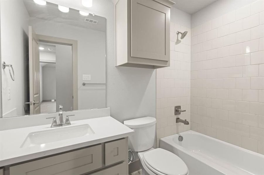 Furnished interior view inside a new home in , Farmers Branch (Image 8).