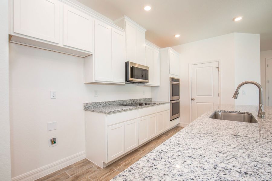 Furnished interior view inside a new home in Cape Coral, Cape Coral (Image 8).