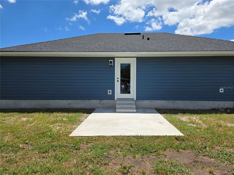 Exterior details and patio area of a home in , Jacksonville (Image 3).