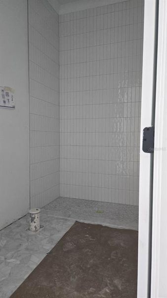 Spacious, unfurnished interior of a new home in , Tampa (Image 6).