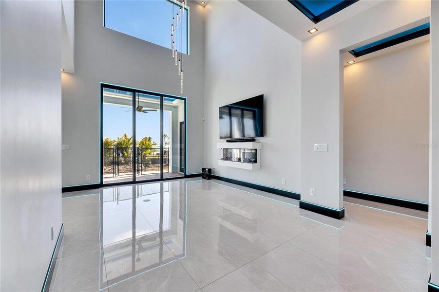 Spacious, unfurnished interior of a new home in , Apollo Beach (Image 43).