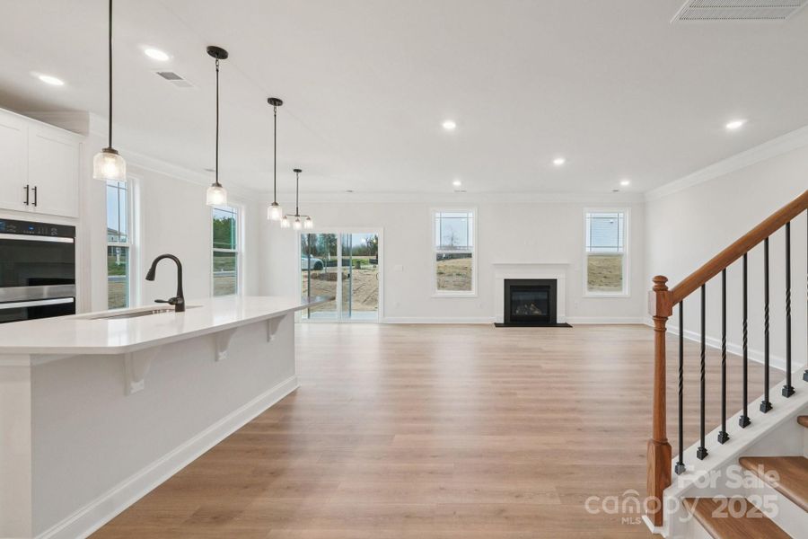 Spacious, unfurnished interior of a new home in Sylvan Creek, Denver (Image 34).