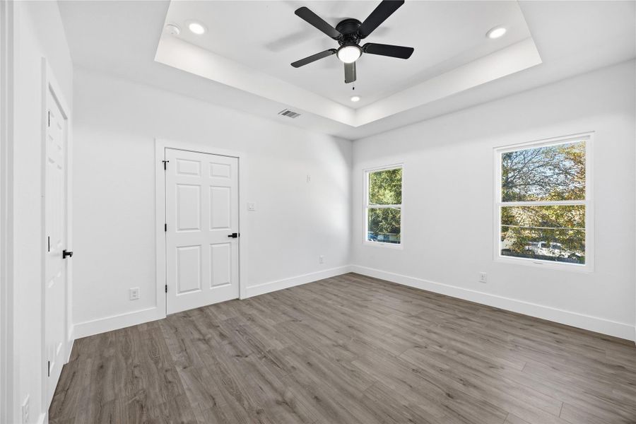 Spacious, unfurnished interior of a new home in , Houston (Image 22).