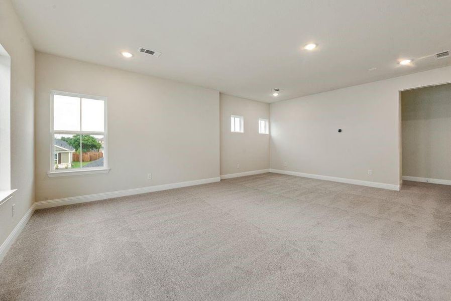 Spacious, unfurnished interior of a new home in Creekside of Crowley, Crowley (Image 26).