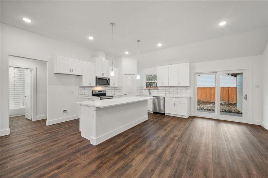 Furnished interior view inside a new home in , Kerens (Image 10).