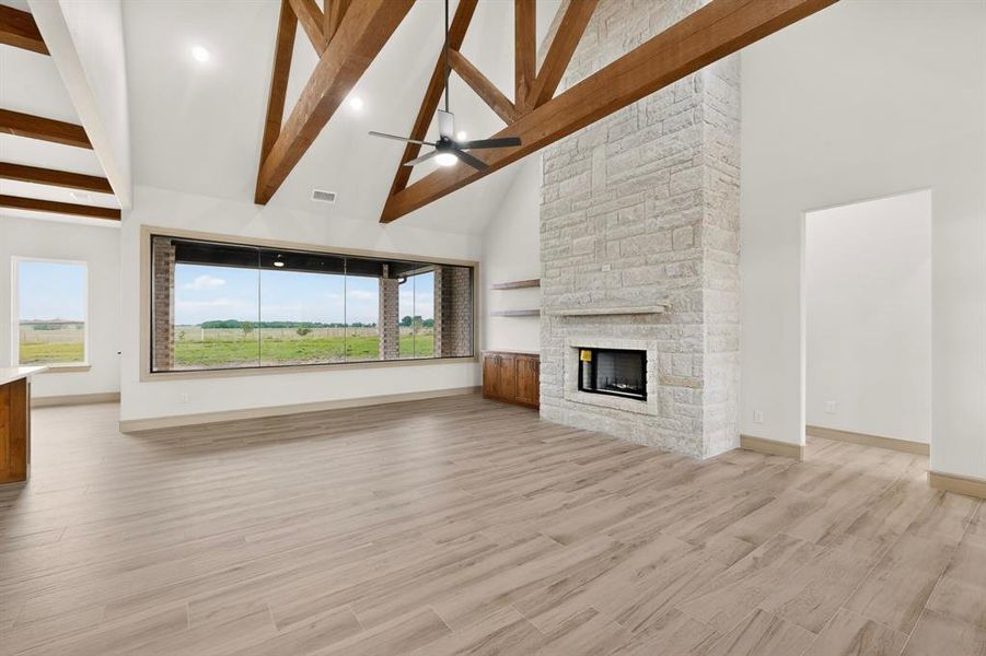 Spacious, unfurnished interior of a new home in , Celeste (Image 20).
