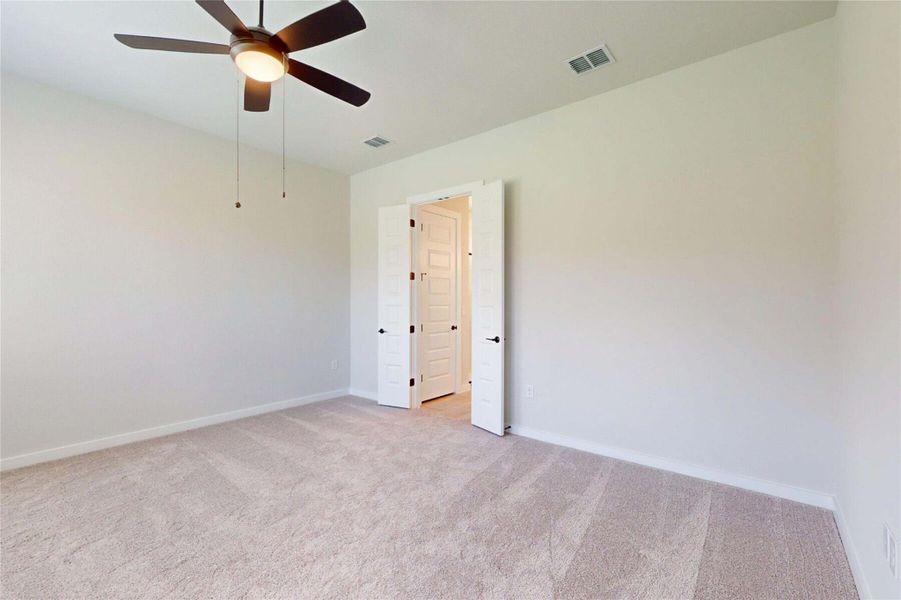 Spacious, unfurnished interior of a new home in Cedar Brook, Leander (Image 14).