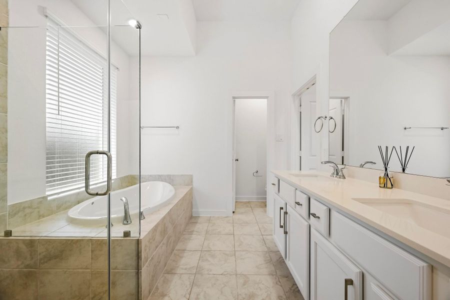 Furnished interior view inside a new home in Meridiana, Iowa Colony (Image 8).