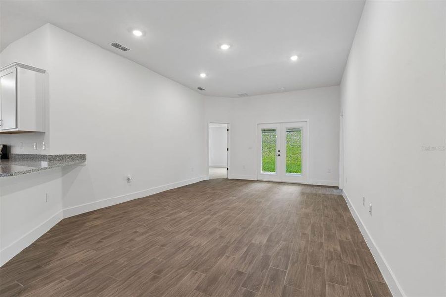 Spacious, unfurnished interior of a new home in Abbey Glen, Dade City (Image 69).