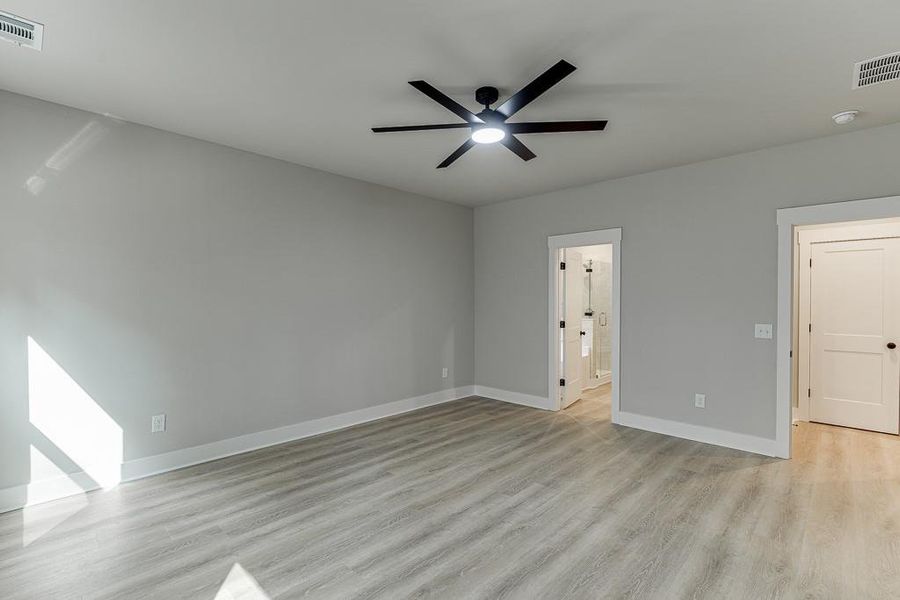 Spacious, unfurnished interior of a new home in , Jefferson (Image 32).