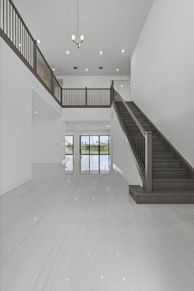 V10 Beautiful Lakeview & Sprauling Stair