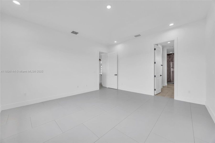 Spacious, unfurnished interior of a new home in , Port St. Lucie (Image 21).