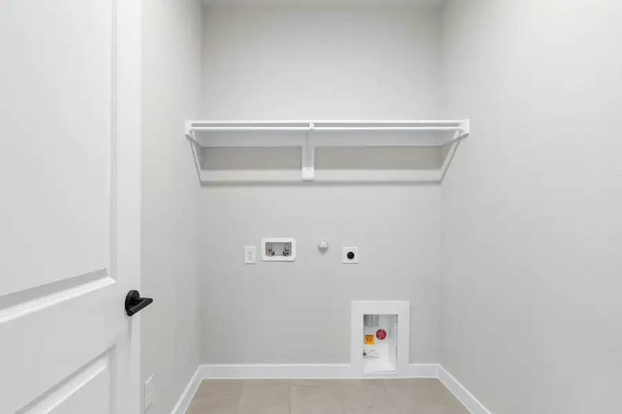 Spacious, unfurnished interior of a new home in Cottonwood Creek, Rowlett (Image 42). Spacious, unfurnished interior of a new home in Cottonwood Creek, Rowlett (Image 42).