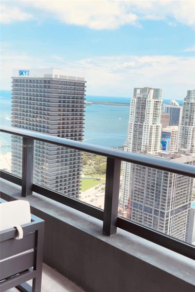 Condo located in Miami, FL showcasing its design and architecture (Image 16).