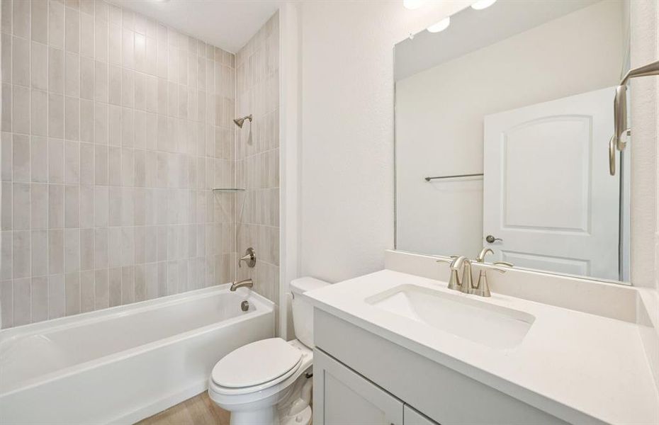 Secondary bath with elegant finishes Secondary bath with elegant finishes