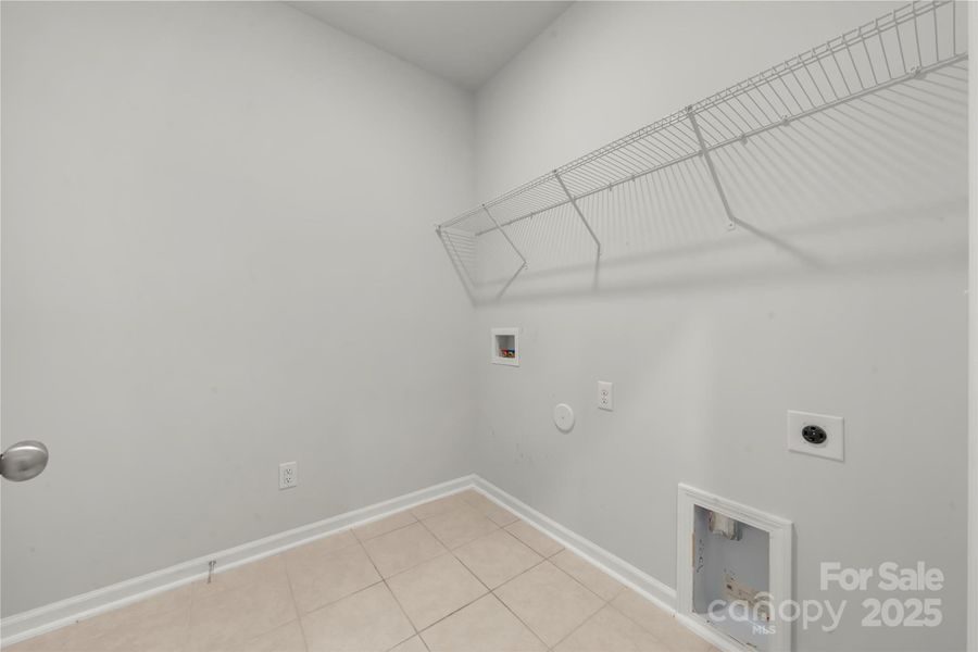 Spacious, unfurnished interior of a new home in , Denver (Image 27).