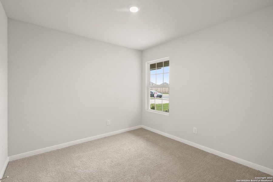 Spacious, unfurnished interior of a new home in Dauer Ranch, New Braunfels (Image 10). Spacious, unfurnished interior of a new home in Dauer Ranch, New Braunfels (Image 10).