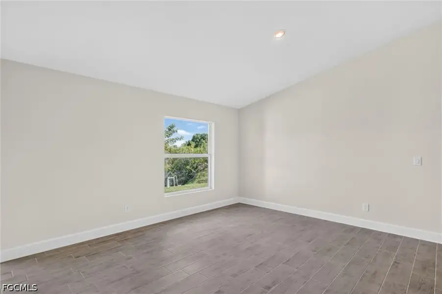 Spacious, unfurnished interior of a new home in Cape Coral, Cape Coral (Image 20). Spacious, unfurnished interior of a new home in Cape Coral, Cape Coral (Image 20).