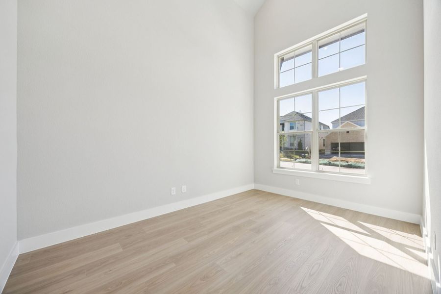 Spacious, unfurnished interior of a new home in Painted Tree Lakeside, McKinney (Image 27).