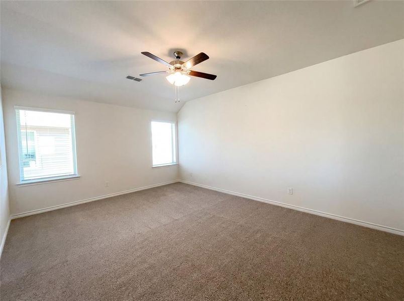 Spacious, unfurnished interior of a new home in Silverado, Aubrey (Image 18).