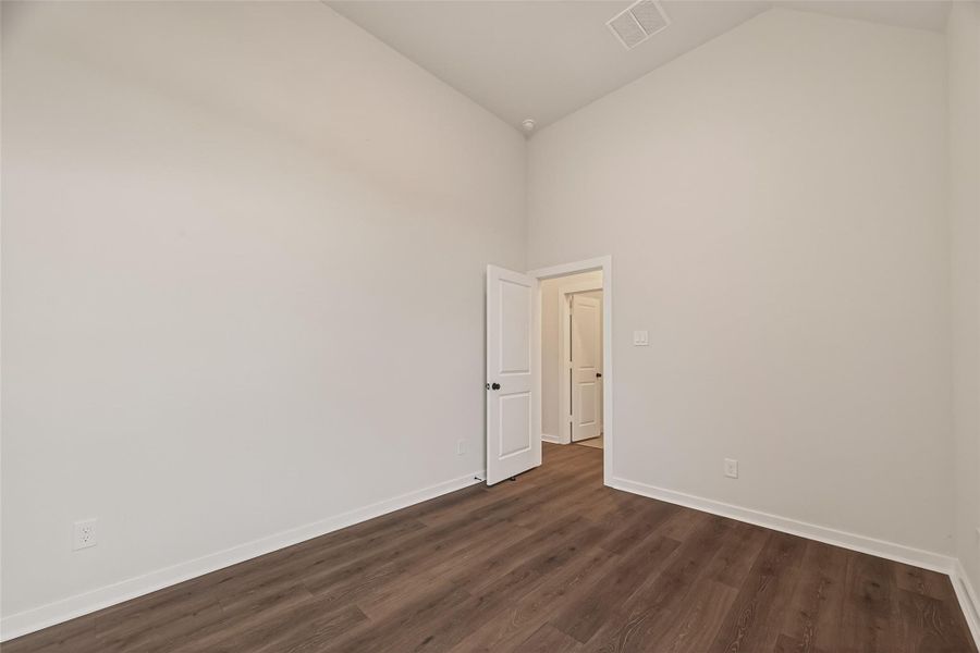 Third guest bedroom, another view.