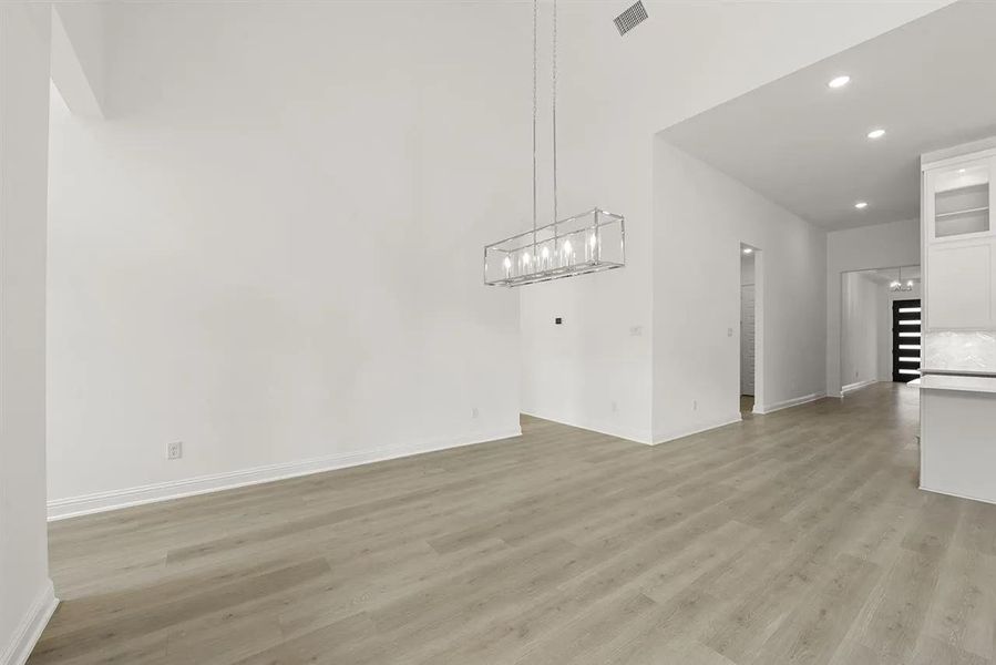 Spacious, unfurnished interior of a new home in Wolf Ranch South Fork, Georgetown (Image 8).