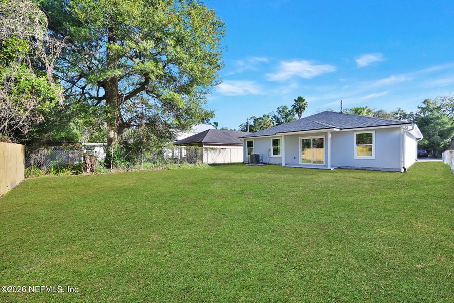 Exterior details and patio area of a home in , Jacksonville (Image 19).