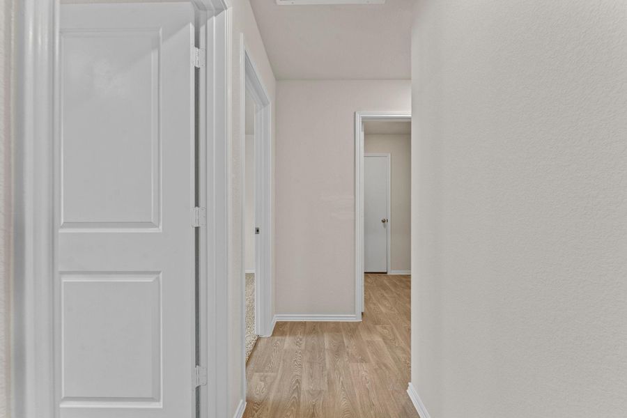 Spacious, unfurnished interior of a new home in Bollinger, Uhland (Image 24).