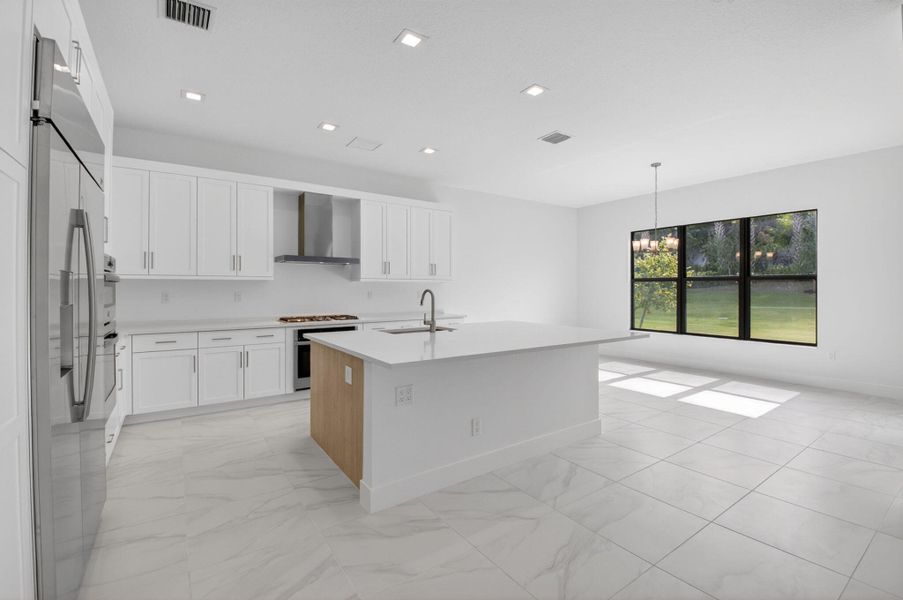 Kitchen & Dining Area