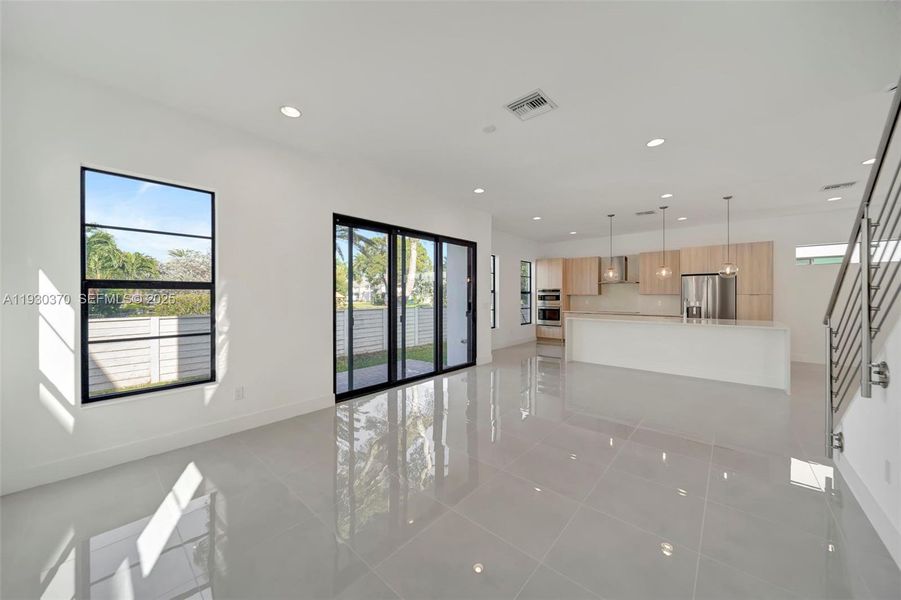 Spacious, unfurnished interior of a new home in Marina Landings, Fort Lauderdale (Image 39).