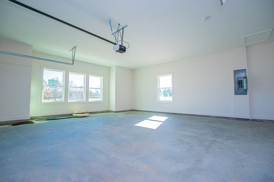 Spacious, unfurnished interior of a new home in The Reserve at Red Oaks, Carrollton (Image 46).